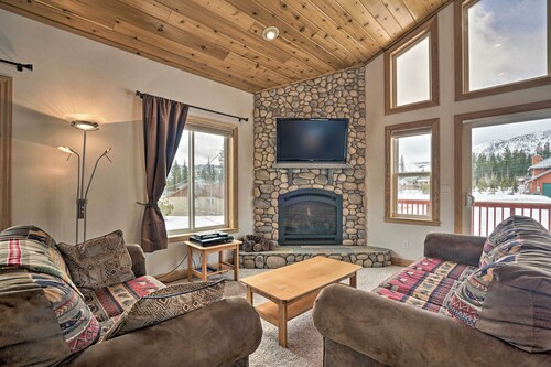 9 Mi to Heavenly Mountain: South Lake Tahoe Home!