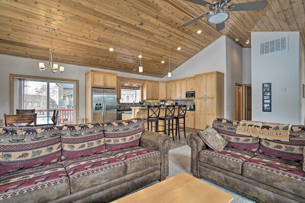 House (3 Bedrooms) | Interior