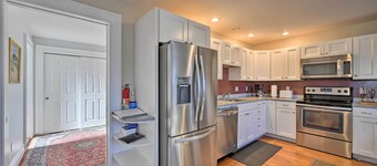 อพาร์ทเมนต์สว่าง - 1/2 ไมล์ถึง Greenport Harbor!