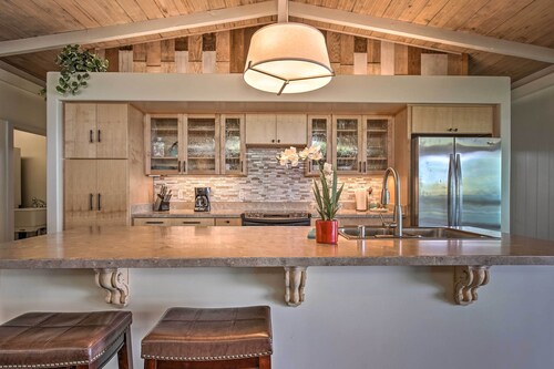 Oceanfront Kona Home w/ Beach Access & Views!