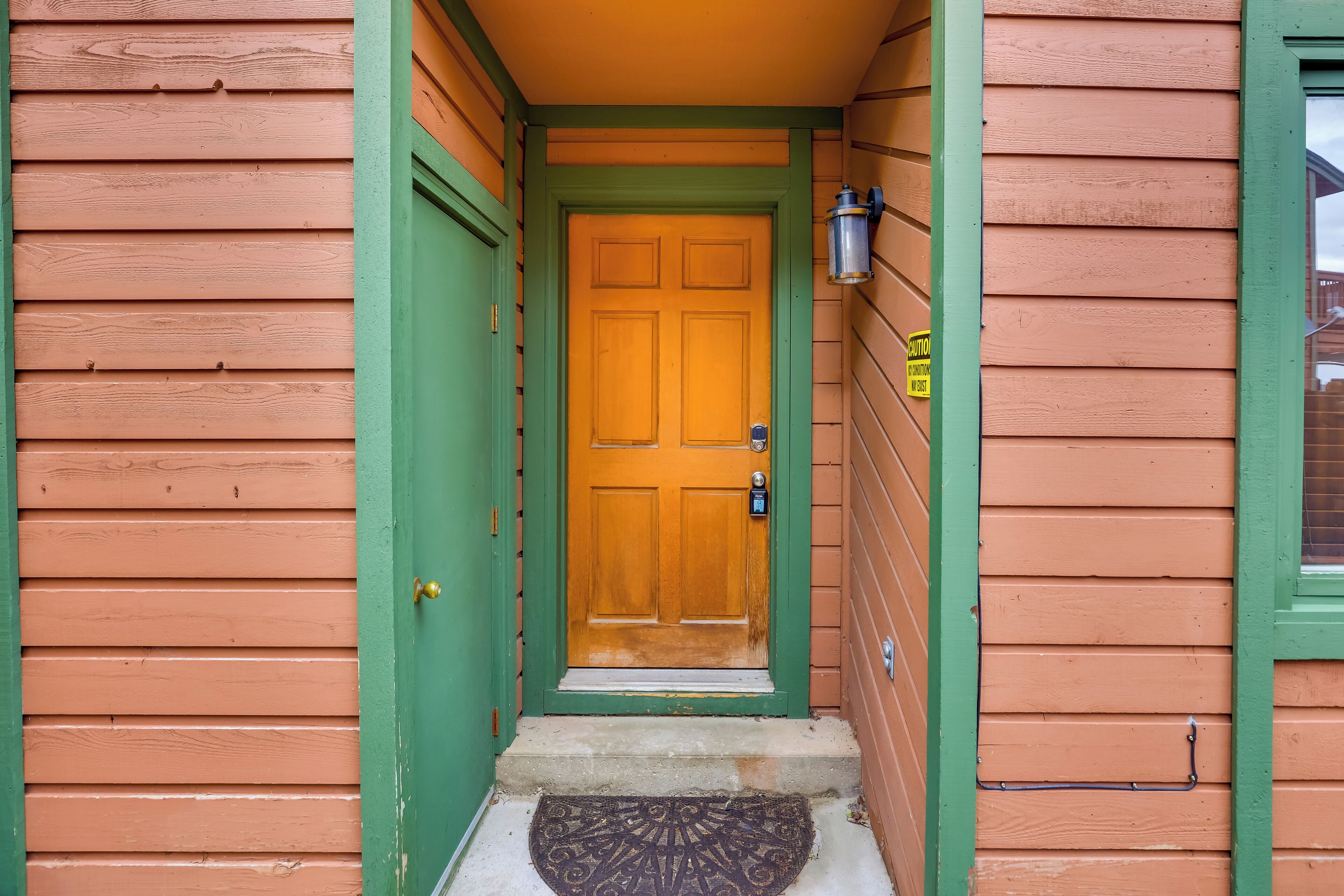 المنشأة من الداخل