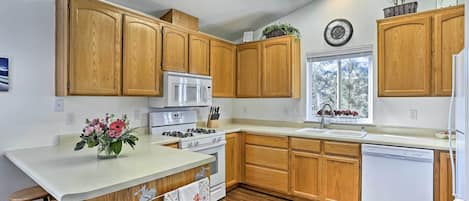 House (3 Bedrooms) | Interior