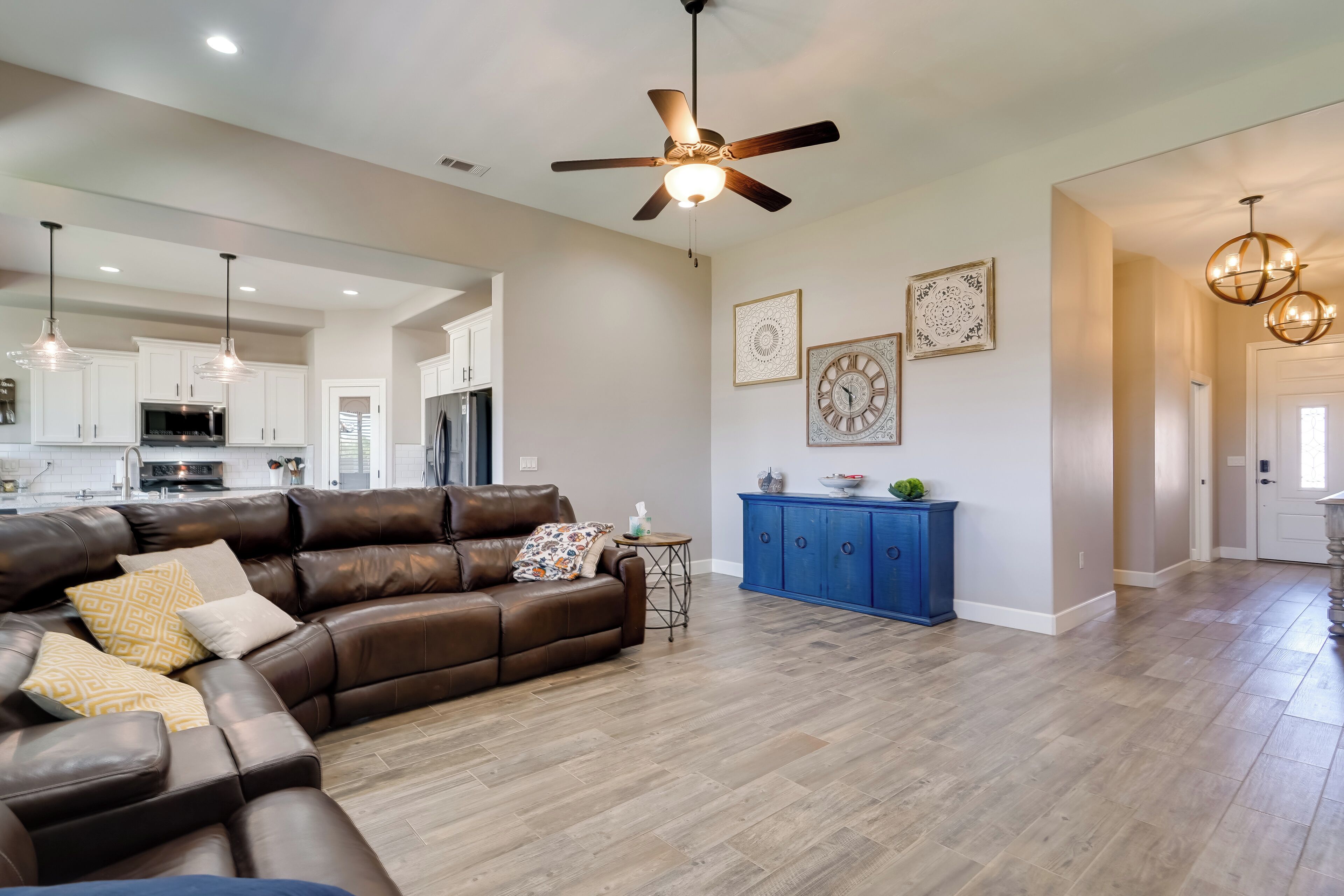 House (3 Bedrooms) | Interior