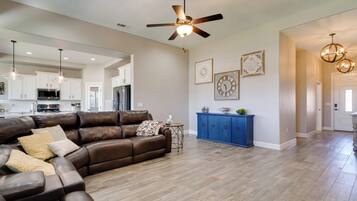 House (3 Bedrooms) | Interior