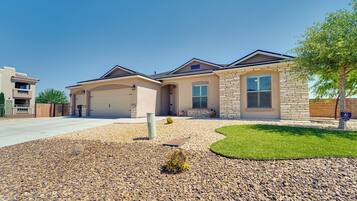 House (3 Bedrooms) | Exterior