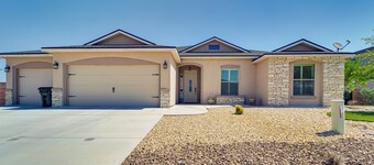 Carlsbad Retreat w/ Fire Pit & Fenced Yard!
