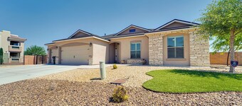 Carlsbad Retreat w/ Fire Pit & Fenced Yard!