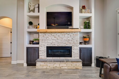 Carlsbad Retreat w/ Fire Pit & Fenced Yard!