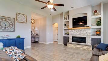 House (3 Bedrooms) | Interior