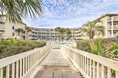 Beachfront Condo w/ Pool Access in Hilton Head!