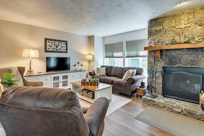 Apartment (3 Bedrooms) | Interior - 'the Padres' Place' Located in a 4-season Resort (Somerset)