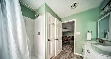 Spacious Geneva House < .5 Mi to The Strip!