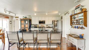 House (5 Bedrooms) | Interior