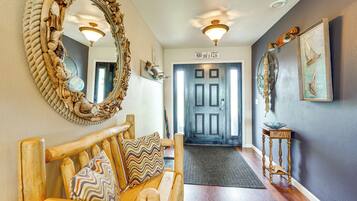 House (5 Bedrooms) | Interior