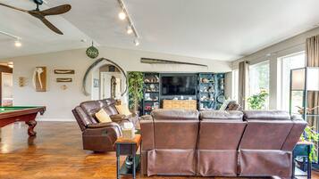 House (5 Bedrooms) | Interior