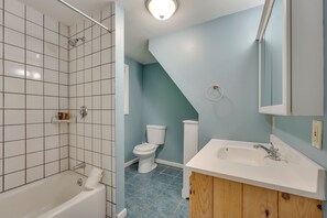 A bathroom with a bathtub, toilet, sink, and a shower area. - Beautiful Winter Escape on Bromley Mountain! (Peru)