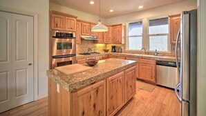 Unclassified image, 2 of 31, button - Spacious Retreat < 1 Mi to Lake Arrowhead! (Lake Arrowhead)