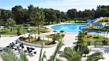 Piscine couverte, piscine extérieure (ouverte en saison)