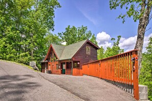 Interior - Saltwater Pool & Mtn-view Deck: Pigeon Forge Cabin (Sevierville)