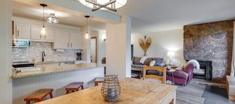 Walk to Ski Shuttle: Cozy Mountain Meadows Condo
