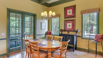 Cottage (2 Bedrooms) | Interior