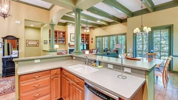 Cottage (2 Bedrooms) | Interior
