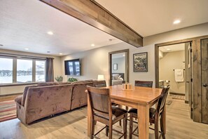 House (6 Bedrooms) | Interior