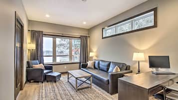 House (6 Bedrooms) | Interior