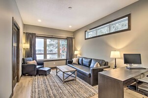 House (6 Bedrooms) | Interior