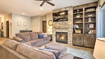 House (6 Bedrooms) | Interior