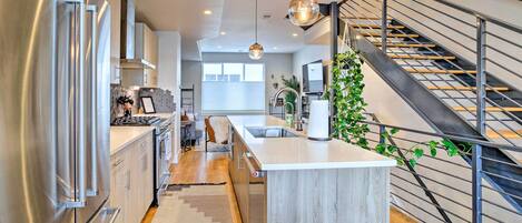 Apartment (3 Bedrooms) | Front of property