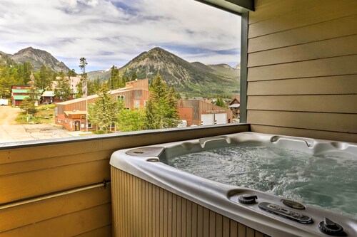 Elegant Frisco Condo w/ Private Hot Tub & Views!