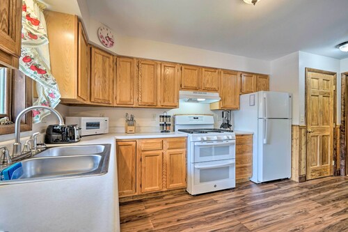 Bolton Landing Winter Escape: Walk to Lake!