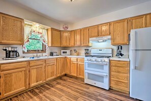 House (1 Bedroom) | Interior - Bolton Landing Romantic Getaway for Two (Bolton Landing)
