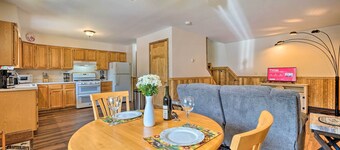 Bolton Landing Winter Escape: Walk to Lake!