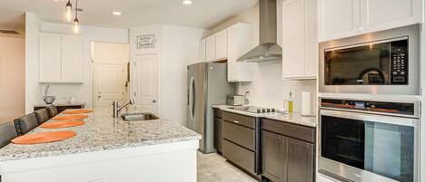 House (4 Bedrooms) | Interior