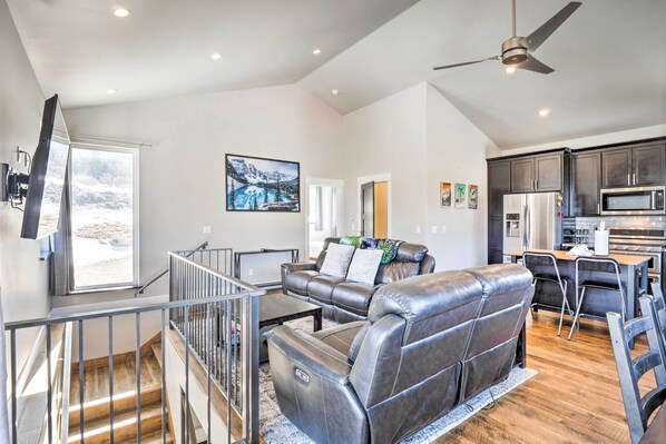 Interior - Alma Retreat w/ Mtn Views ~ 17 Mi to Breck! (Alma)