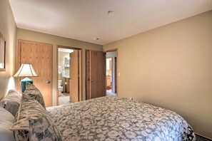 Apartment (2 Bedrooms) | Interior - Silverthorne Gem w/ Community Perks: 11 Mi to Ski! (Silverthorne)