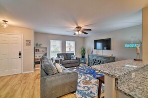 Apartment (2 Bedrooms) | Interior - Corpus Christi Condo w/ Pool Access, Walk to Beach (Corpus Christi)