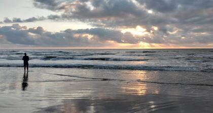 Corpus Christi Condo w/ Pool Access, Walk to Beach