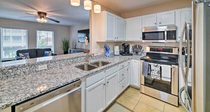 Corpus Christi Condo w/ Pool Access, Walk to Beach