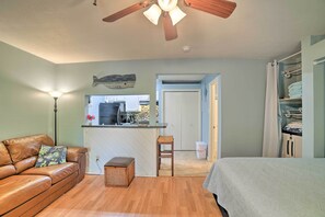 Apartment (0 Bedroom) | Iron/ironing board, bed sheets - Corpus Christi Condo w/ Pool: Walk to the Beach! (Corpus Christi)