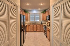 Apartment (2 Bedrooms) | Interior - Lake Keowee Resort Condo: Pool, Beach, Golf Access (Salem)