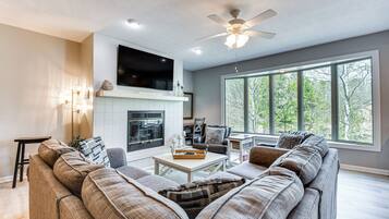 Apartment (2 Bedrooms) | Front of property