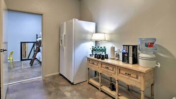 House (6 Bedrooms) | Interior