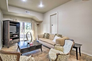 House (6 Bedrooms) | Interior