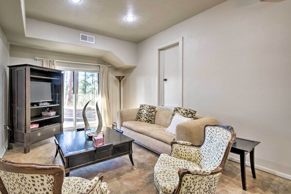 House (6 Bedrooms) | Interior