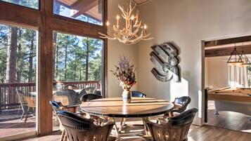 House (6 Bedrooms) | Interior