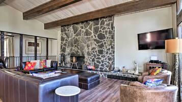 House (6 Bedrooms) | Interior