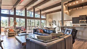 House (6 Bedrooms) | Interior